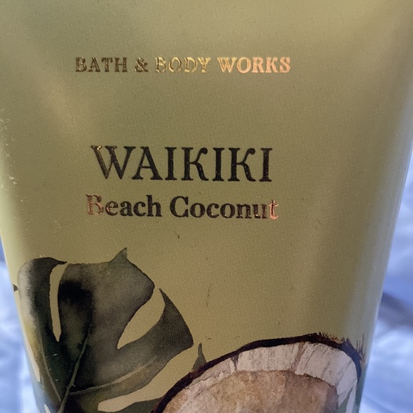 3/$24 Waikiki Beach Coconut Moisturizing Body Wash - Picture 2 of 3